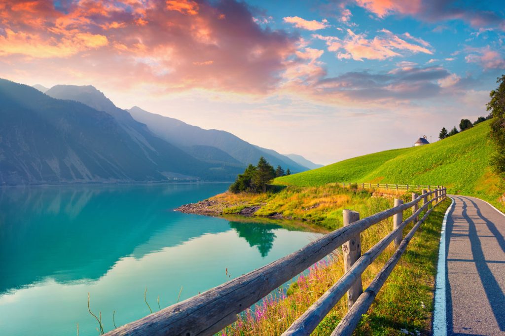 Lago Di Resia La Storia Del Campanile Sommerso E Il Giro Del Lago Di Resia