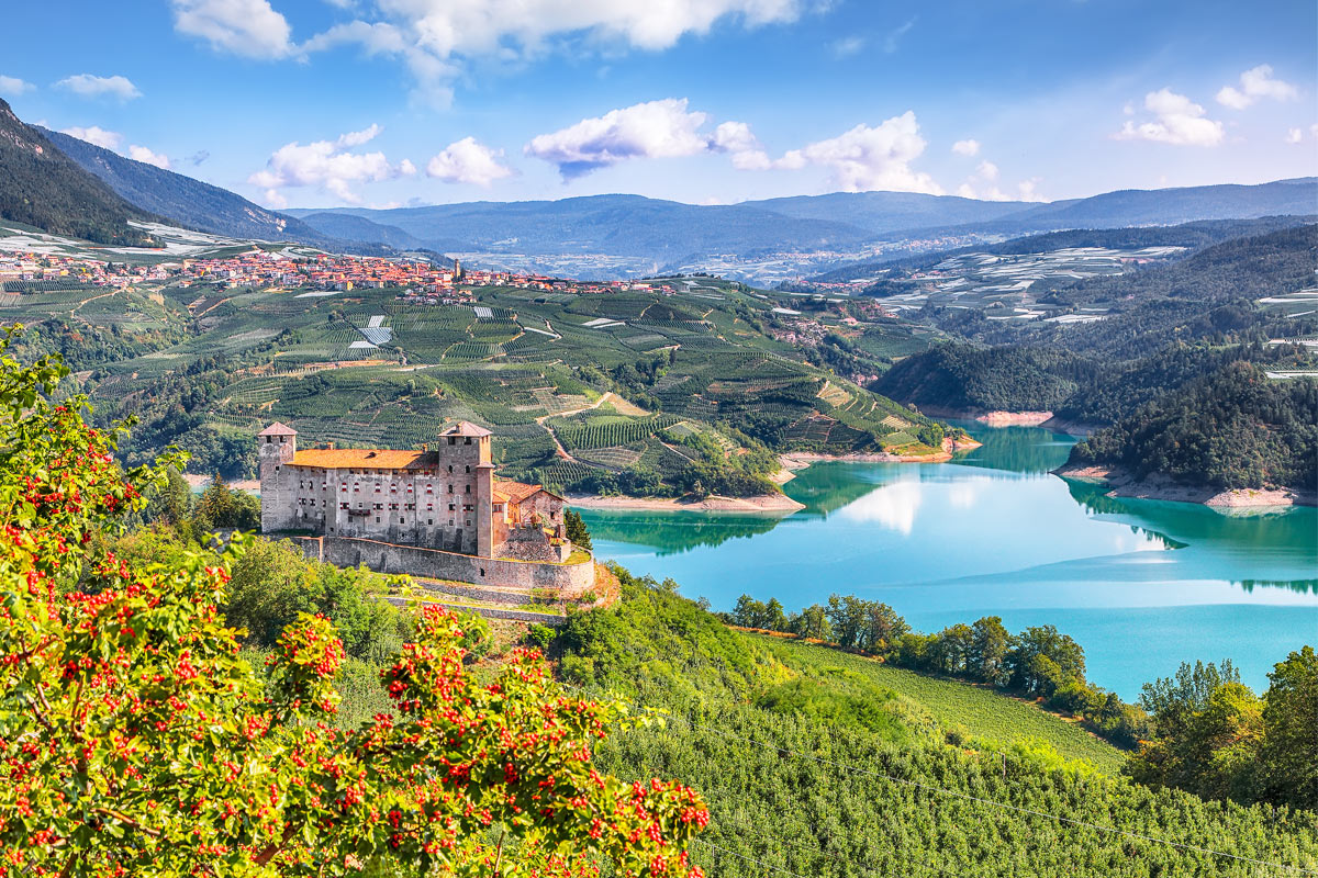 lago di Santa Giustina e Castel Cles