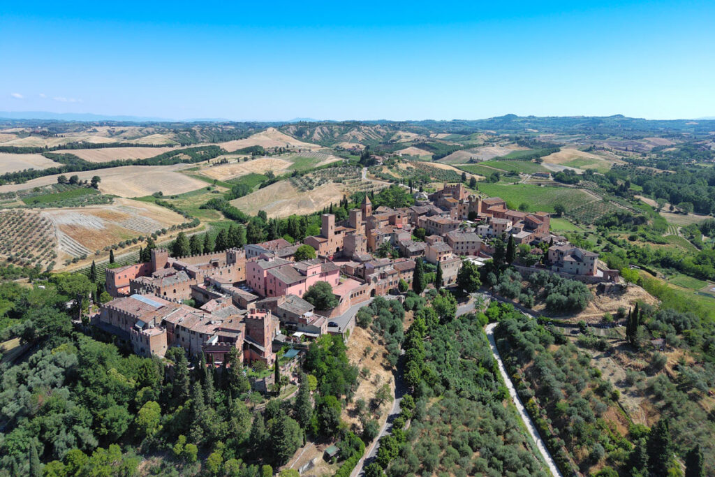 Un Tuffo Nel Medioevo: Il Borgo Da Scoprire E Rivivere In Toscana