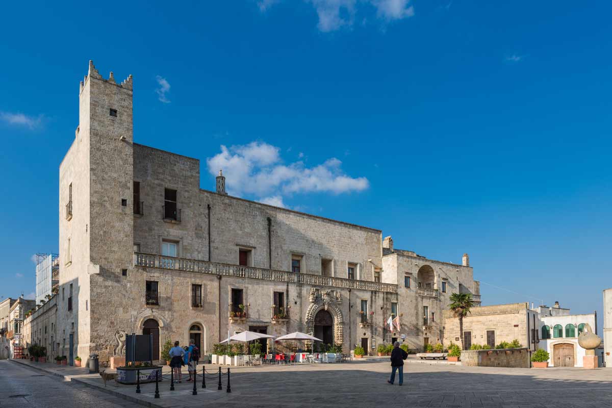 Piazza del Popolo a Specchia