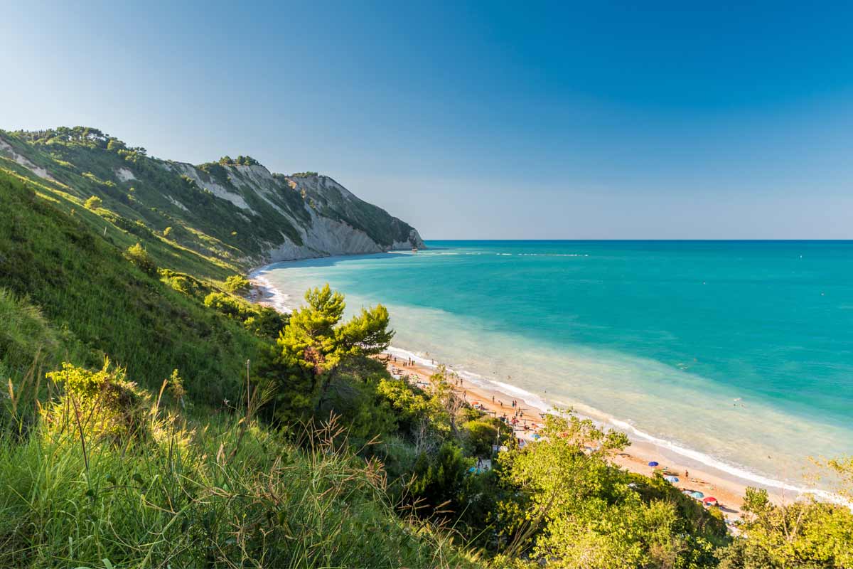 spiaggia di Mezzavalle sulla costa adriatica