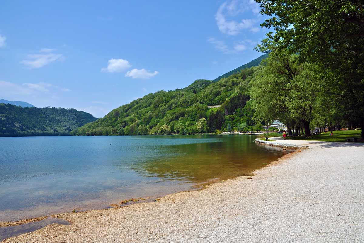 sponde del lago di Levico