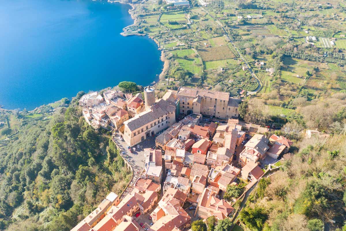 lago e borgo di Nemi