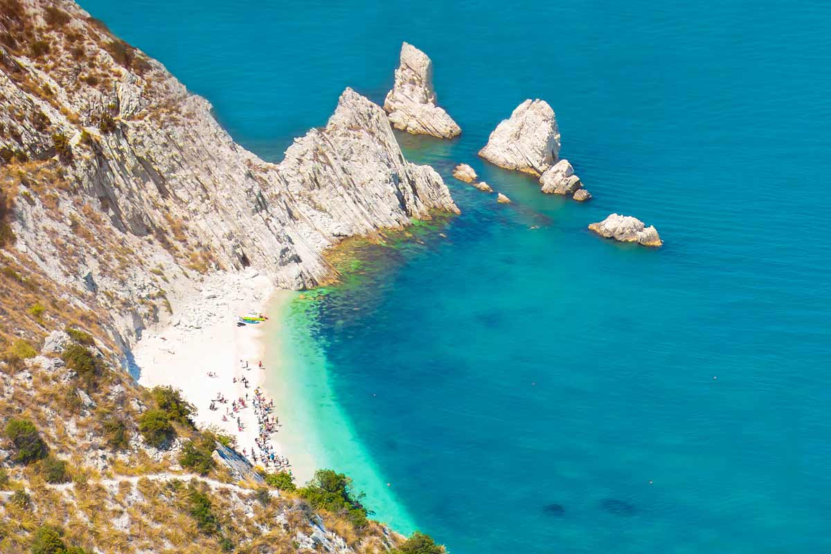 spiaggia delle due sorelle, Marche