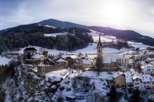 borgo di Chiusa in inverno