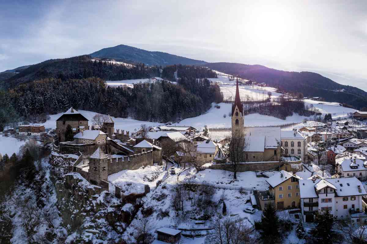 borgo di Chiusa in inverno