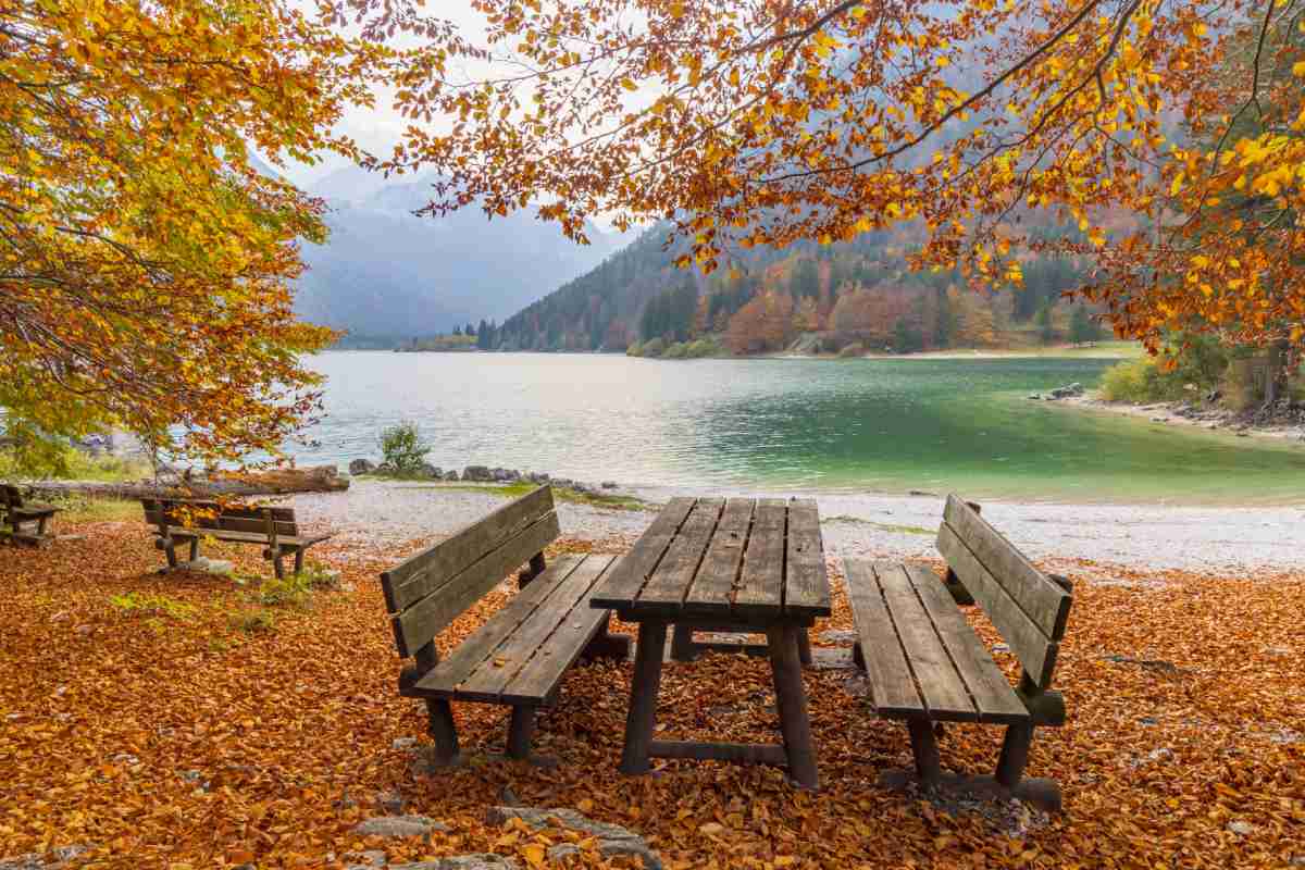 panchine al lago del Predil