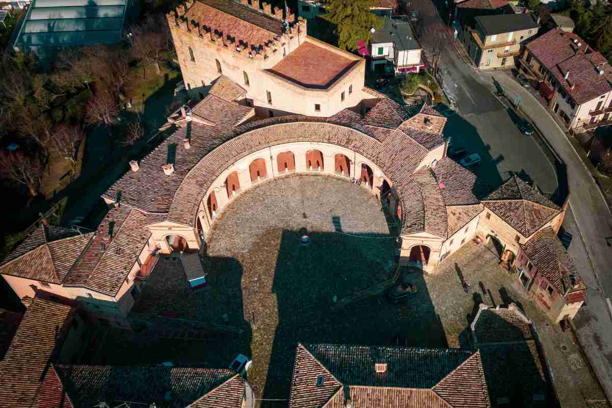 Piazza Maggiore a Mondaino