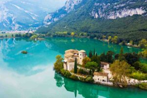 lago di Toblino in autunno