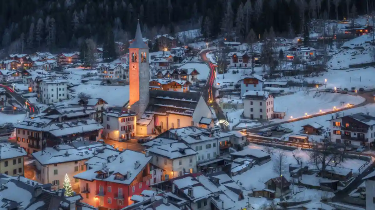 borgo di Ossana in inverno